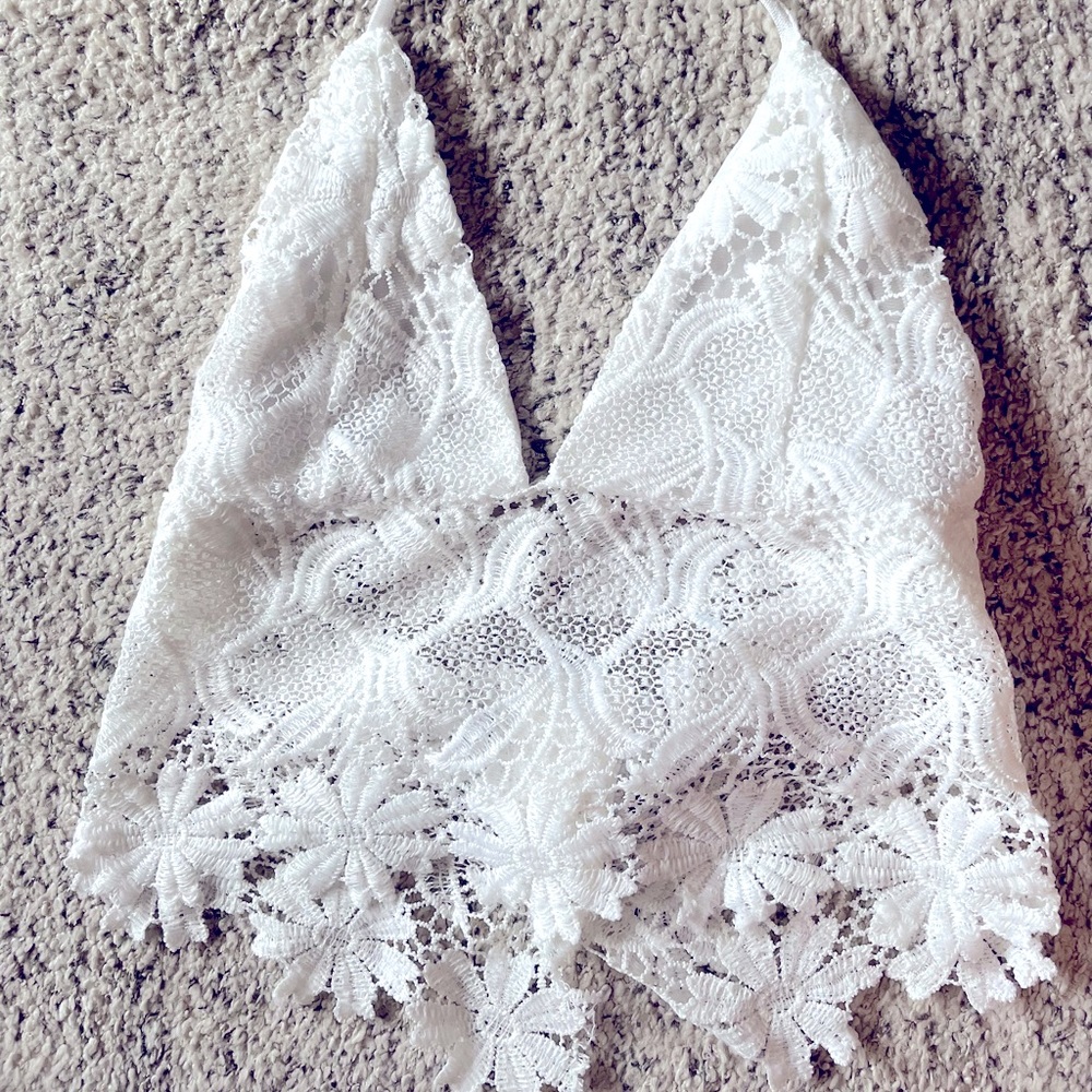 Gorgeous, light, floral adjustable crop top!